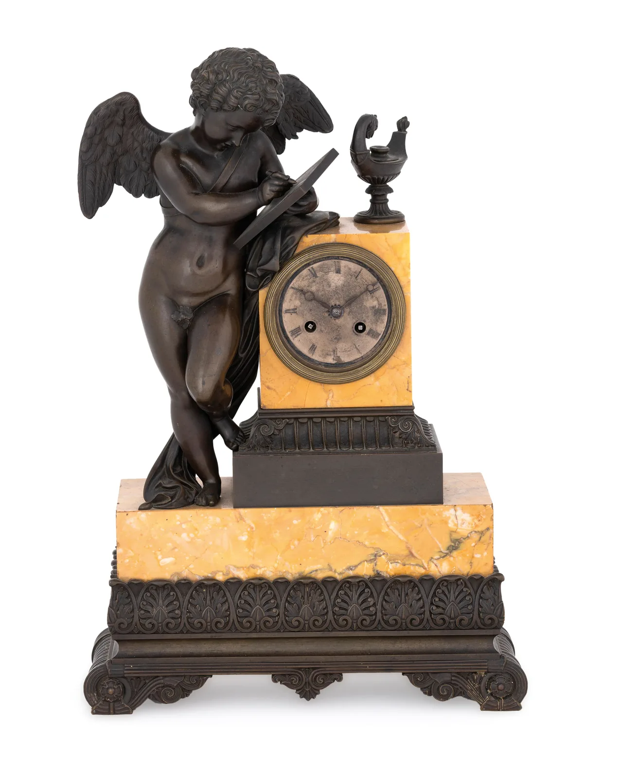 Orologio a Pendolo d'appoggio in Marmo Giallo e Bronzi Patinati con Amorino